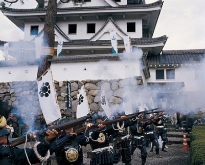 しろ発砲